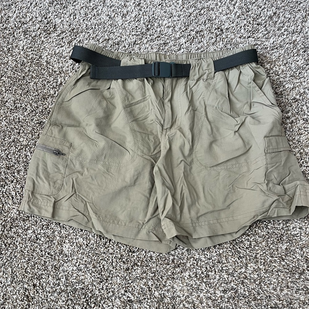 Women’s Beige Columbia hiking shorts Size Small